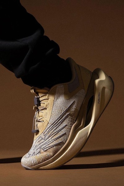 New Balance x Stone Island コラボ A New Edition of the Legendary Stone Island x New Balance